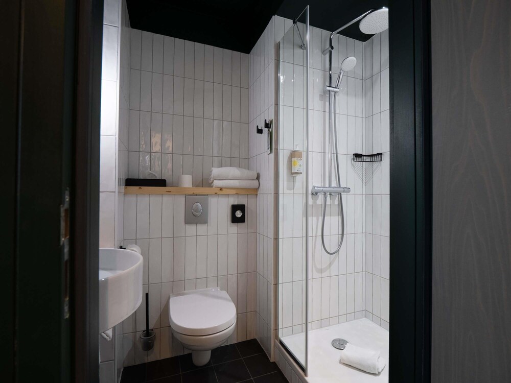 Habitación Pop con 2 camas individuales del hotel Greet Cernay Mulhouse. Foto 5