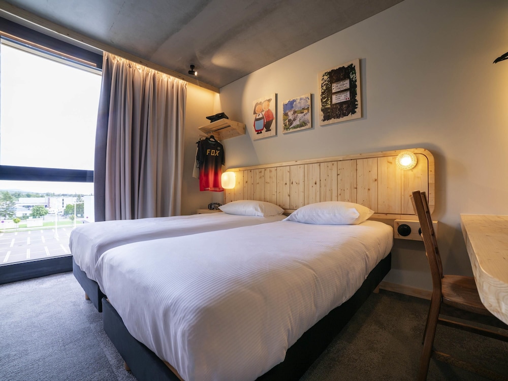 Habitación Pop con 2 camas individuales del hotel Greet Cernay Mulhouse. Foto 7