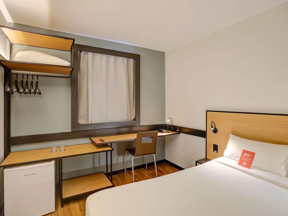 Habitación Standard con una cama doble del hotel ibis Rio de Janeiro Botafogo. Foto 3