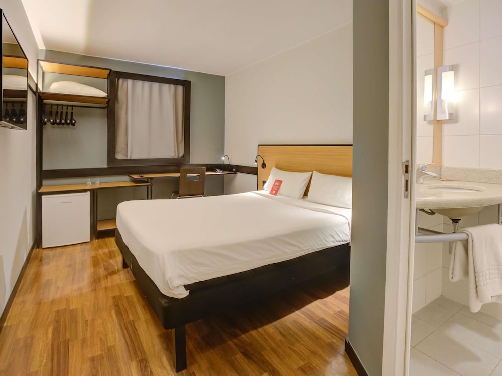 Habitación Standard con una cama doble del hotel ibis Rio de Janeiro Botafogo. Foto 5
