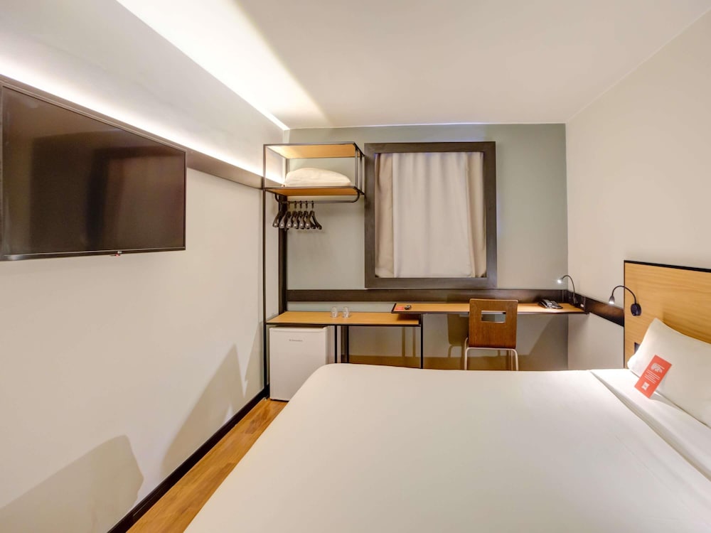 Habitación Standard con una cama doble del hotel ibis Rio de Janeiro Botafogo. Foto 6