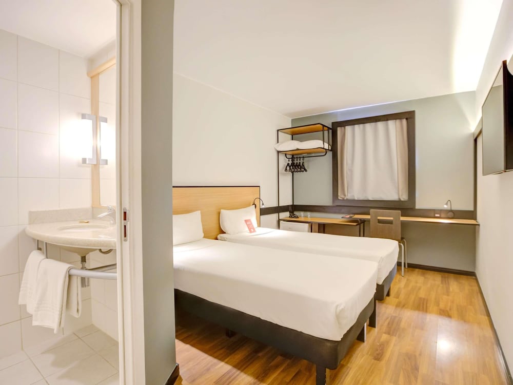 Habitación Standard con 2 camas individuales del hotel ibis Rio de Janeiro Botafogo. Foto 4