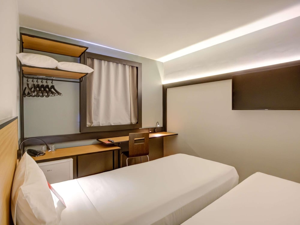 Habitación Standard con 2 camas individuales del hotel ibis Rio de Janeiro Botafogo. Foto 7