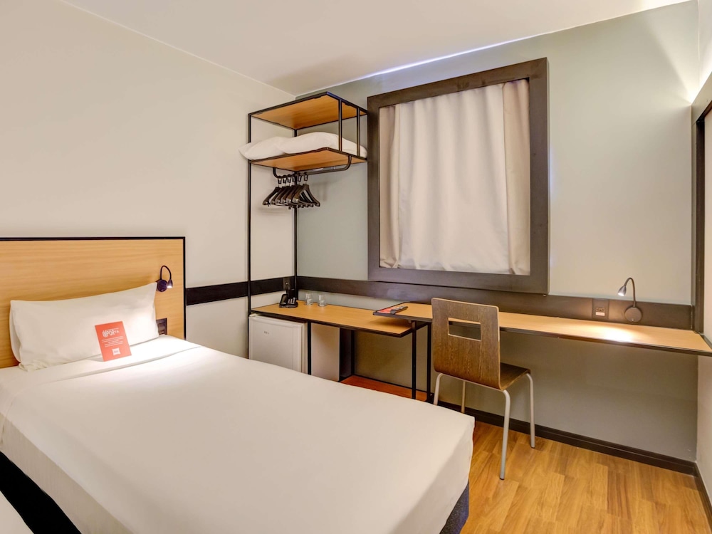 Habitación Standard con 2 camas individuales del hotel ibis Rio de Janeiro Botafogo. Foto 9