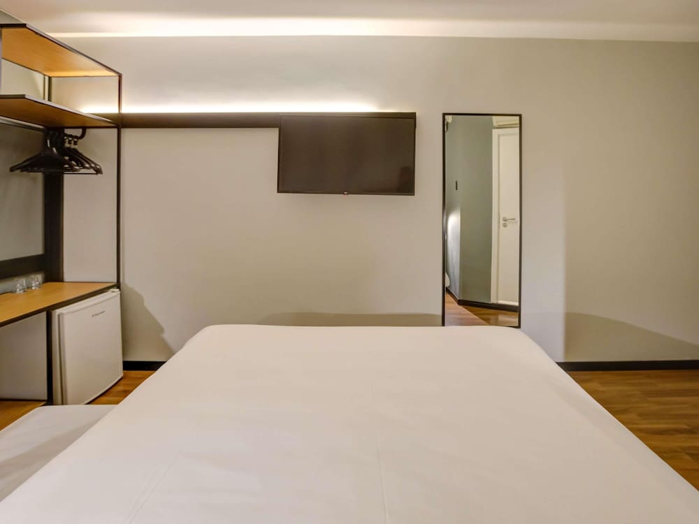 Habitación Standard con una cama doble y una cama supletoria para niño del hotel ibis Rio de Janeiro Botafogo. Foto 8