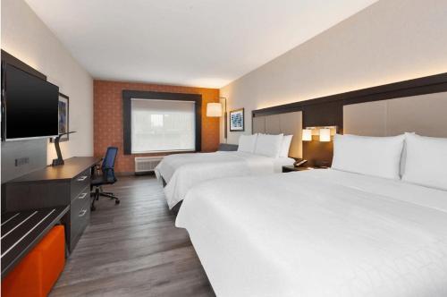 Suite con 2 camas dobles del hotel Holiday Inn Express and Suites Jersey City - Holland Tunnel. Foto 6