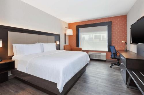 Habitación Estándar - Cama extragrande del hotel Holiday Inn Express and Suites Jersey City - Holland Tunnel. Foto 1