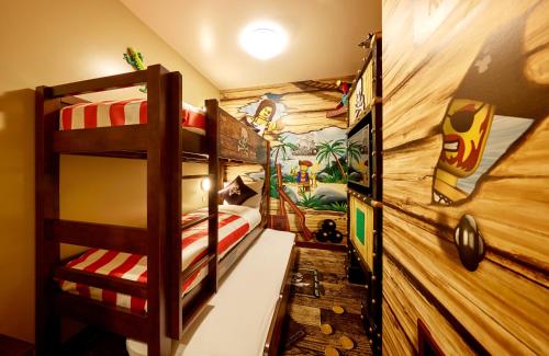 Habitación Premium con temática pirata del hotel LEGOLAND New York. Foto 3