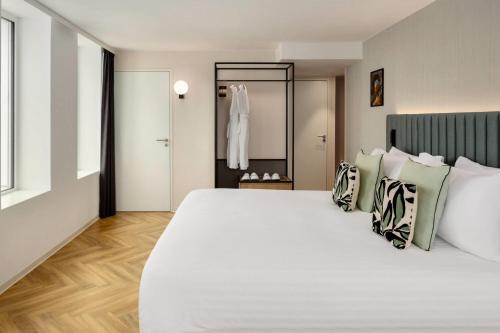 Suite Junior con vistas a la Torre Eiffel del hotel H4 Wyndham Paris Pleyel Resort