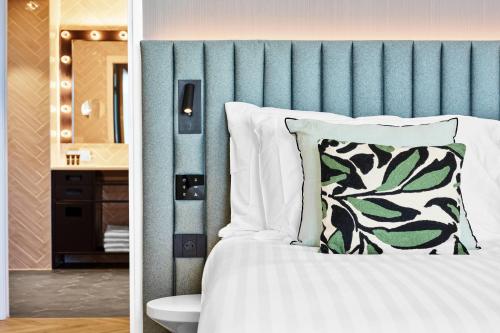 Suite Presidencial del hotel H4 Wyndham Paris Pleyel Resort. Foto 2