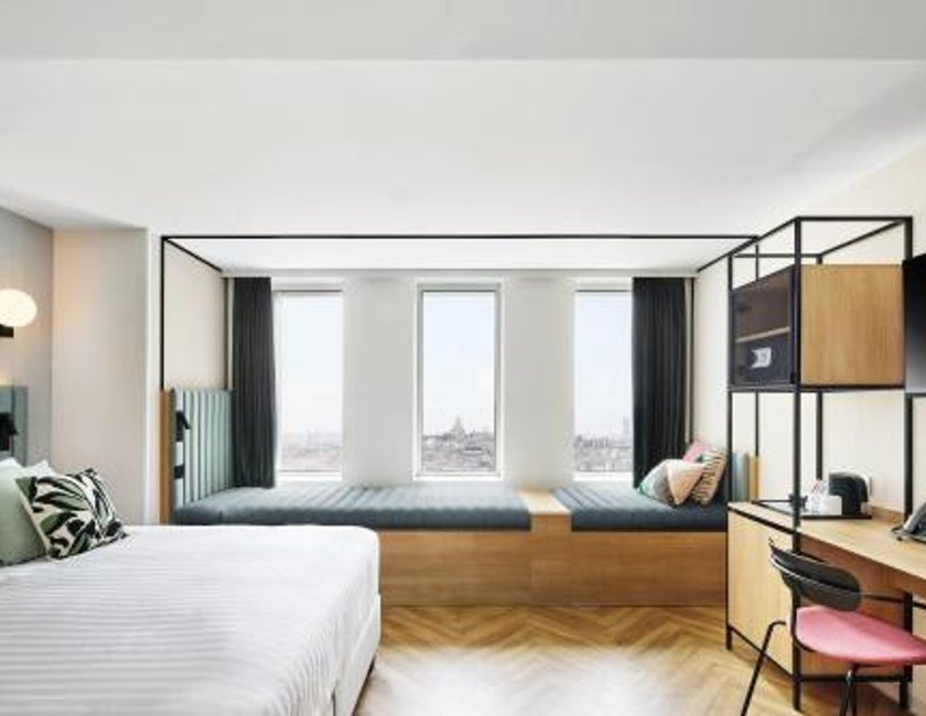 Habitación Deluxe del hotel H4 Wyndham Paris Pleyel Resort. Foto 1