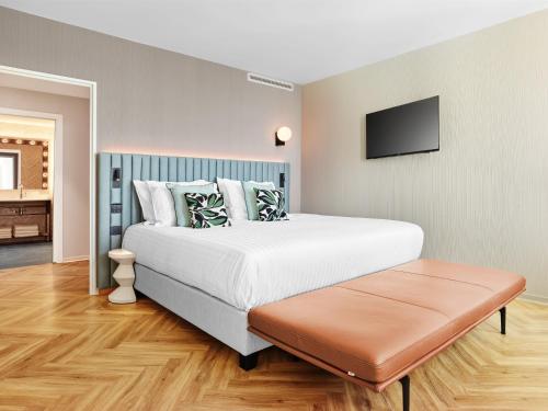 Suite Presidencial del hotel H4 Wyndham Paris Pleyel Resort. Foto 6
