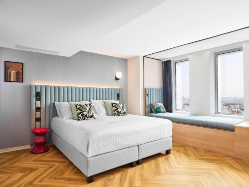 Habitación Deluxe del hotel H4 Wyndham Paris Pleyel Resort. Foto 3
