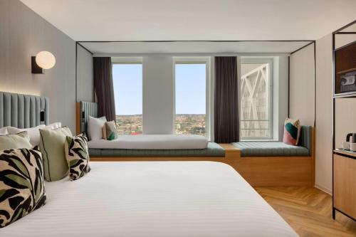 Family Interconnecting Rooms del hotel H4 Wyndham Paris Pleyel Resort. Foto 4