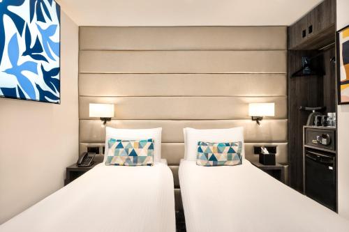 Habitación Doble Estándar sin ventanas - 2 camas del hotel voco London Marylebone by IHG. Foto 5