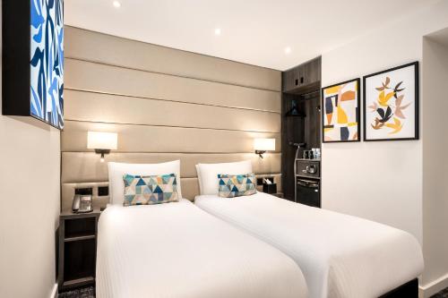 Habitación Doble Estándar sin ventanas - 2 camas del hotel voco London Marylebone by IHG. Foto 6