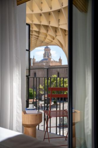 Habitación Doble con balcón del hotel Ocean Drive Sevilla. Foto 10