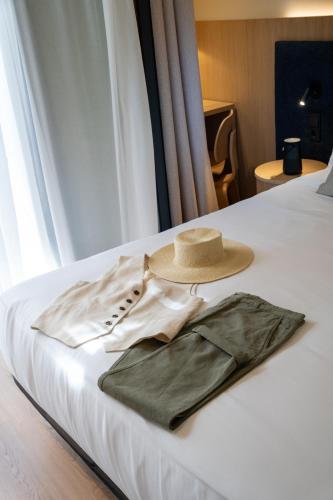 Habitación Doble Deluxe con balcón del hotel Ocean Drive Sevilla. Foto 7