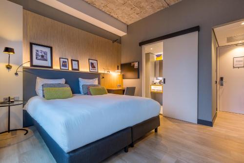 Habitación Estándar - Cama extragrande del hotel Postillion Hotel WTC Rotterdam. Foto 3