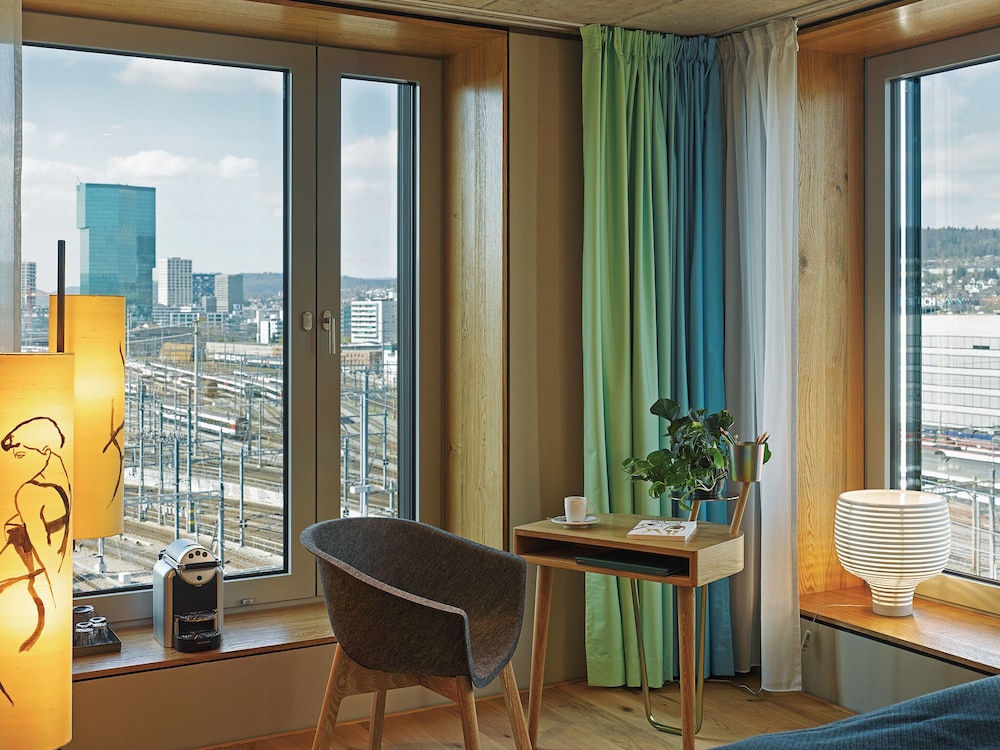 Extra Grande del hotel 25hours Zurich Langstrasse. Foto 1