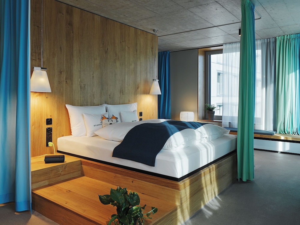 Suite Plaza del hotel 25hours Zurich Langstrasse. Foto 1