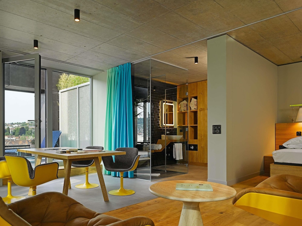 Suite Plaza del hotel 25hours Zurich Langstrasse. Foto 2