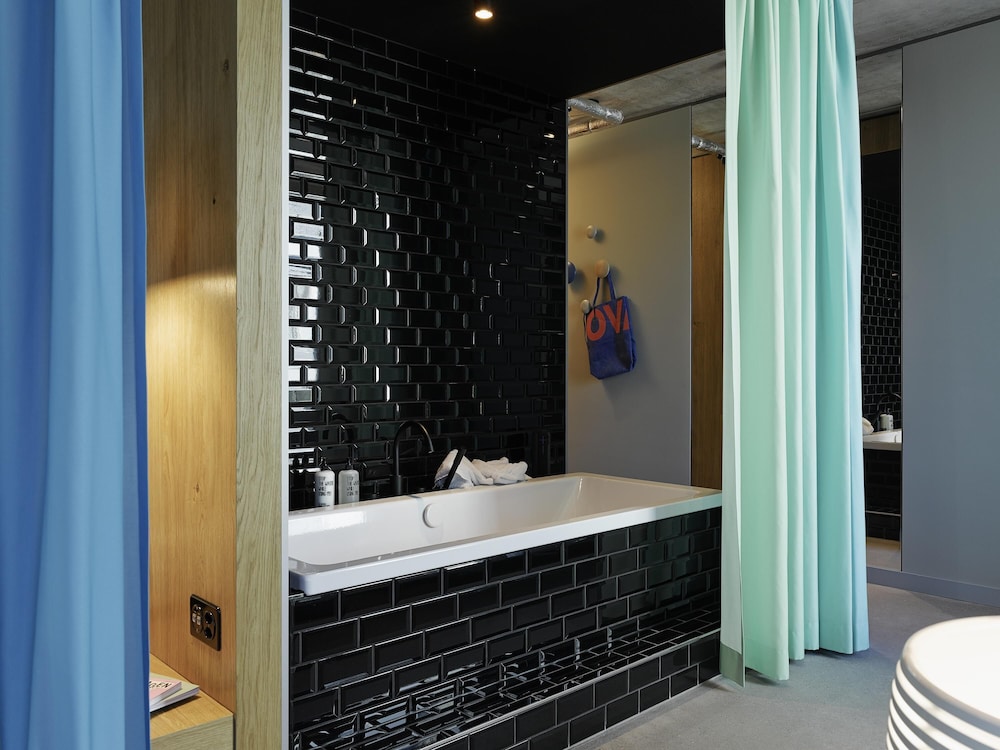 Suite Plaza del hotel 25hours Zurich Langstrasse. Foto 5