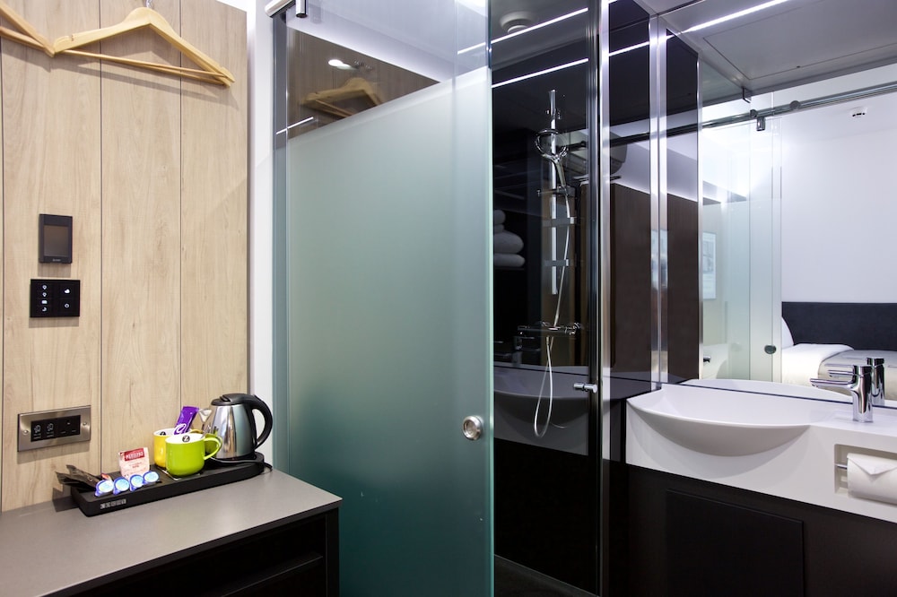 Habitación doble, sin ventanas del hotel The Z Tottenham Court Road. Foto 3