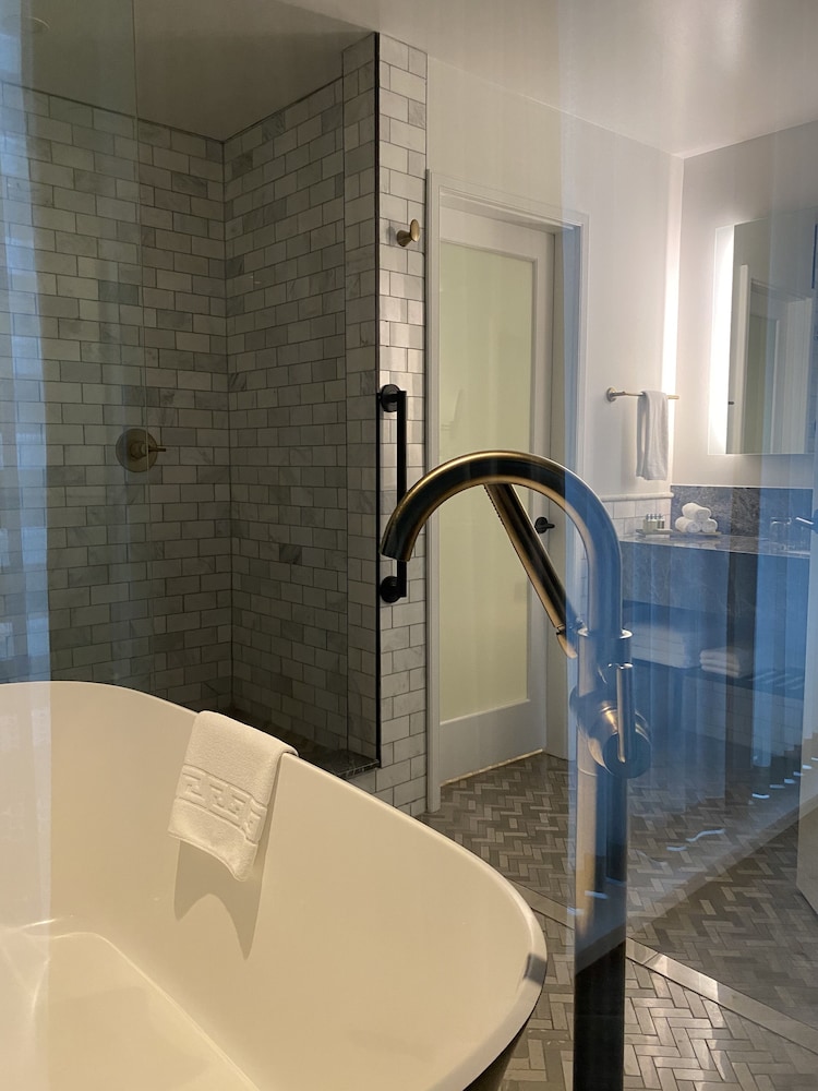 Suite Pender - Planta Dividend del hotel EXchange Vancouver. Foto 13