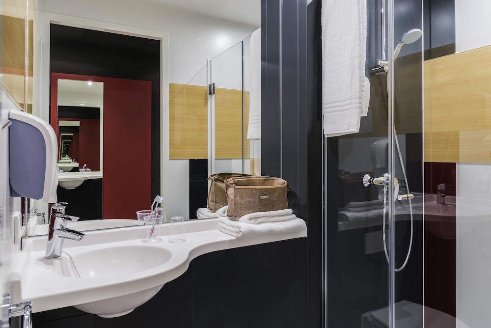 Habitación Estándar con 3 camas individuales del hotel ibis budget Knokke. Foto 5