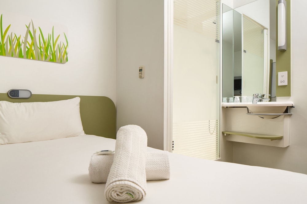 TWIN - Habitación con camas individuales del hotel Ibis Budget Manchester Centre Pollard Street. Foto 11