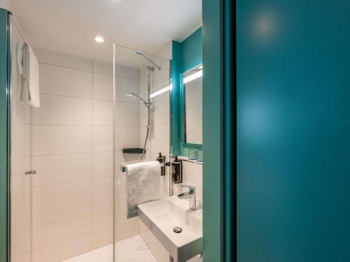 Habitación estándar compacta con 1 cama doble del hotel ibis budget Berlin Kurfürstendamm. Foto 2