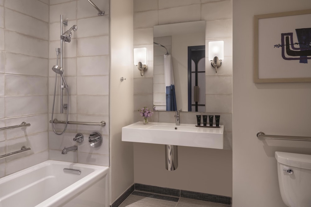 Accesible 2 Camas Queen con Vistas a Broadway y Bañera del hotel Hyatt Centric Downtown Nashville
