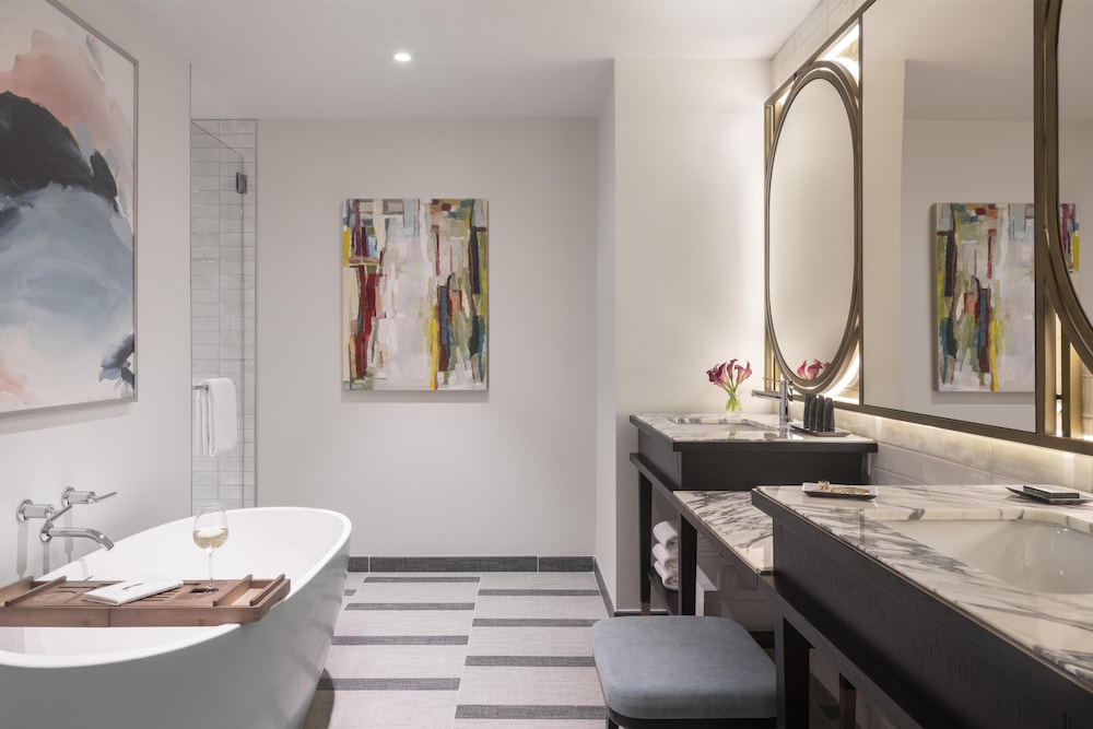 Suite con cama King del hotel Hyatt Centric Downtown Nashville. Foto 1