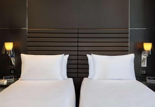 Estudio Art - 2 camas individuales del hotel Art’otel London Hoxton. Foto 1