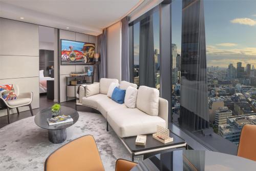 Suite de 1 dormitorio con cama extragrande del hotel Art’otel London Hoxton