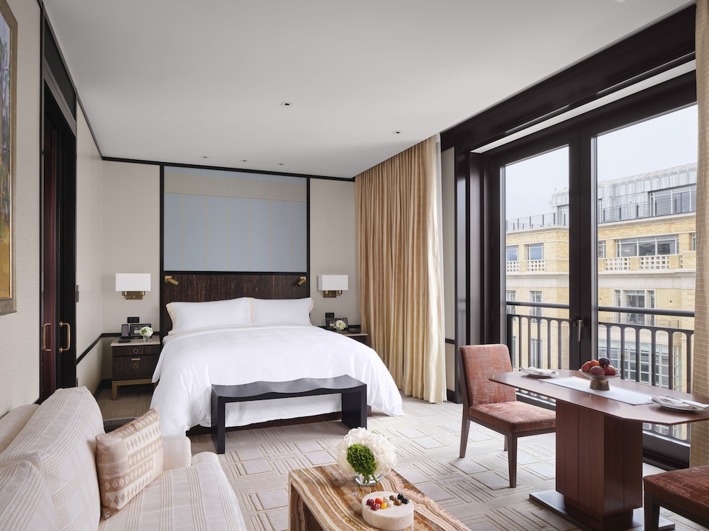 Habitación Premier, 1 cama de matrimonio grande del hotel The Peninsula London. Foto 1