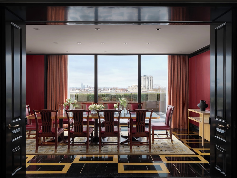 Suite Grand, 1 cama de matrimonio grande, terraza del hotel The Peninsula London. Foto 4