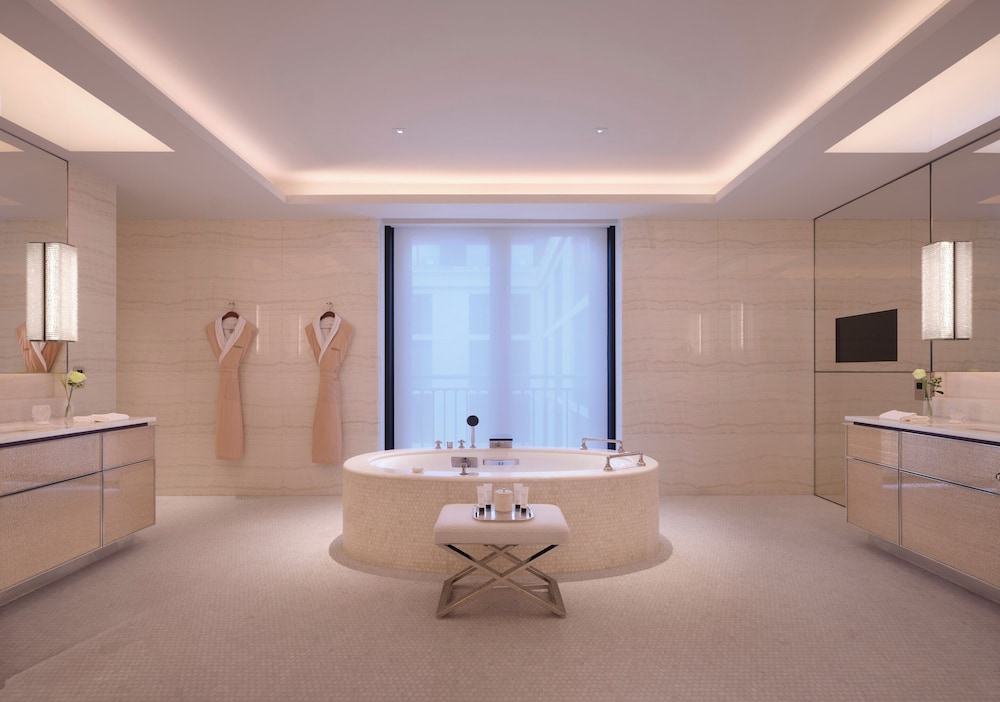 Suite Grand, 1 cama de matrimonio grande, terraza del hotel The Peninsula London. Foto 7