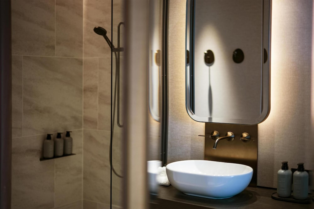 1 cama king size, Sofá cama, Ducha, Deluxe del hotel Hotel Toranomon Hills - The Unbound Collection by Hyatt. Foto 5