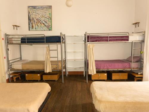 Cama en habitación compartida mixta - 12 camas del hotel La Casa Encantada