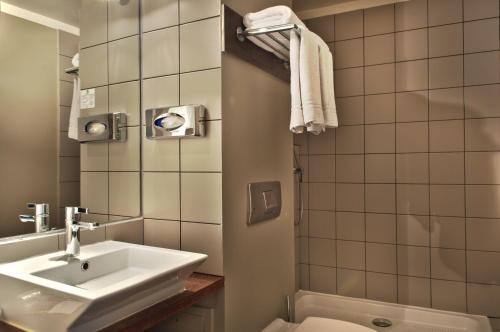 Habitación Doble Superior - 1 o 2 camas del hotel De Sèvres. Foto 7