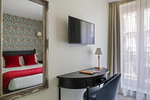 Habitación Doble Clásica del hotel De Sèvres. Foto 1