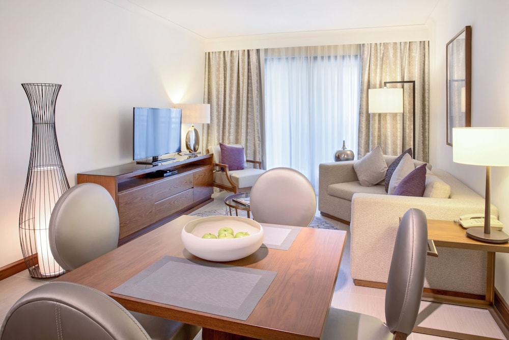 Apartamento de 1 dormitorio, 1 cama king size, vistas al arroyo del hotel Pullman Dubai Creek City Centre Residences. Foto 1