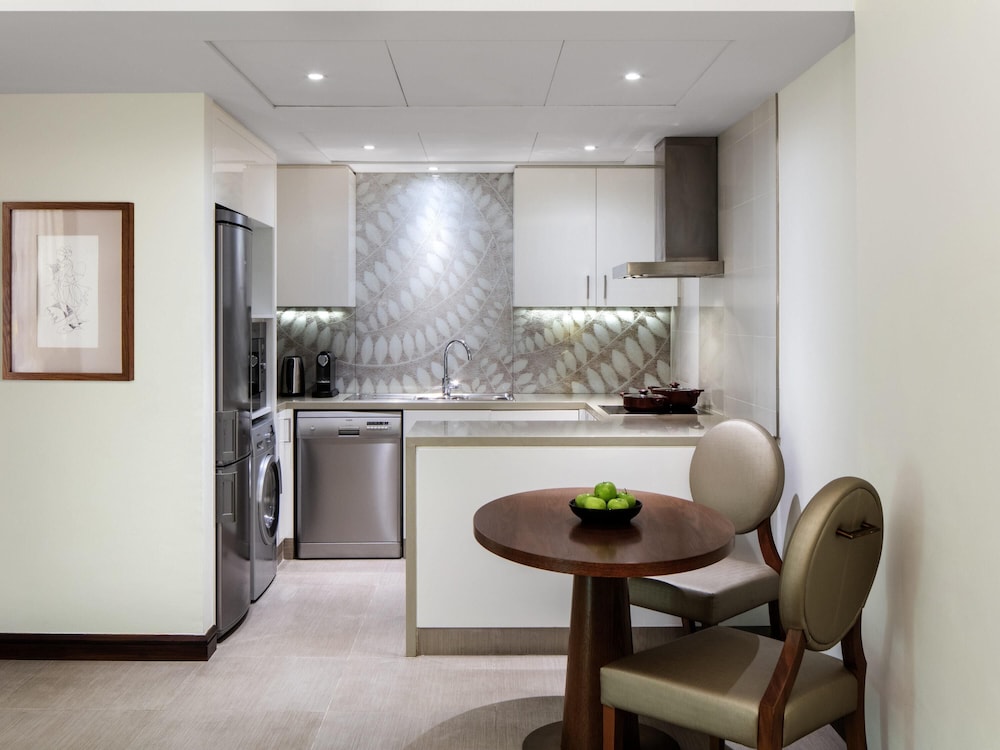 Apartamento de 1 dormitorio, 1 cama king size, vistas al arroyo del hotel Pullman Dubai Creek City Centre Residences. Foto 5