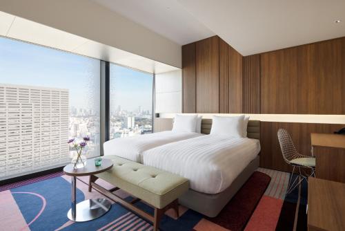 Habitación Doble Premier con cama supletoria - 2 camas del hotel GROOVE SHINJUKU, A PARKROYAL Hotel. Foto 1