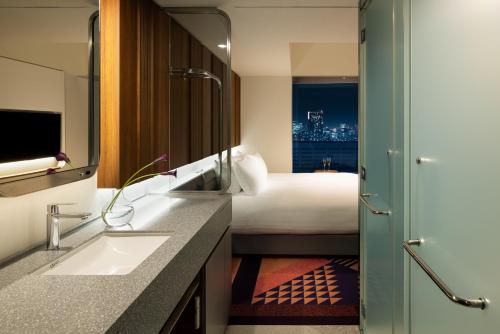 Alojamiento Superior - 1 cama extragrande del hotel GROOVE SHINJUKU, A PARKROYAL Hotel