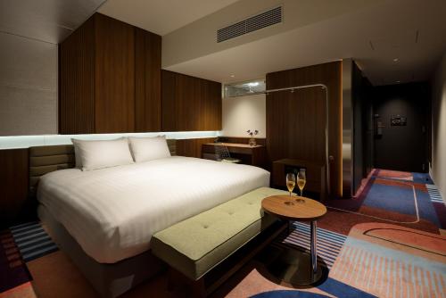 Alojamiento Premier con cama extragrande del hotel GROOVE SHINJUKU, A PARKROYAL Hotel. Foto 3