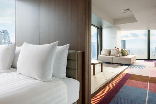 Suite Premier - 2 camas individuales del hotel GROOVE SHINJUKU, A PARKROYAL Hotel. Foto 3