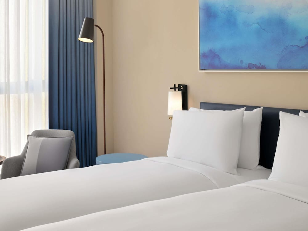 Habitación clásica con dos camas individuales del hotel Mercure Dubai Deira. Foto 3